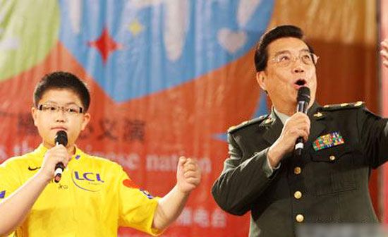 傳李雙江兒子涉嫌輪奸遭拘留。圖為李雙江和兒子李天一。