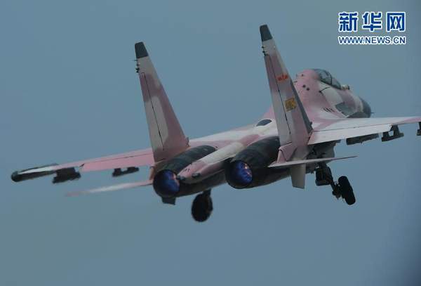 戰(zhàn)機(jī)直刺云天。