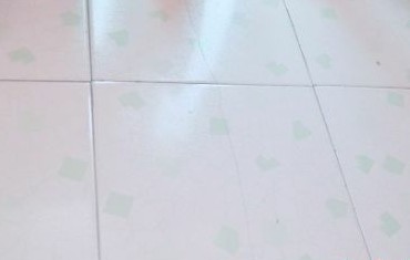 青島金沙灘建設集團新房住一年現(xiàn)地板裂縫