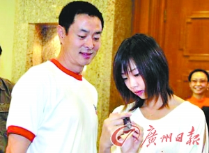 星二代靠爹媽上位不愁沒(méi)錢花