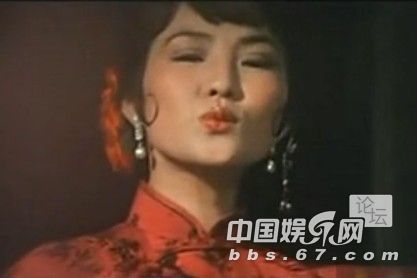 口味有點(diǎn)重！成龍大哥早年三級(jí)片曝光 與艷星翻云覆雨