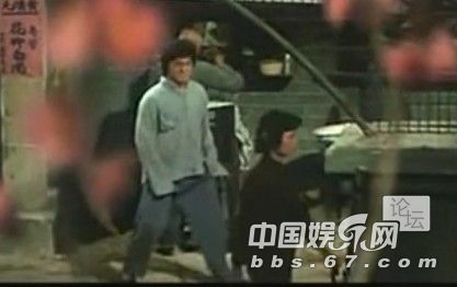 口味有點(diǎn)重！成龍大哥早年三級(jí)片曝光 與艷星翻云覆雨