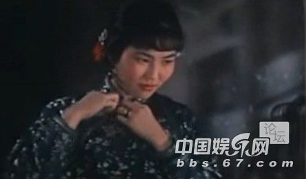 口味有點(diǎn)重！成龍大哥早年三級(jí)片曝光 與艷星翻云覆雨
