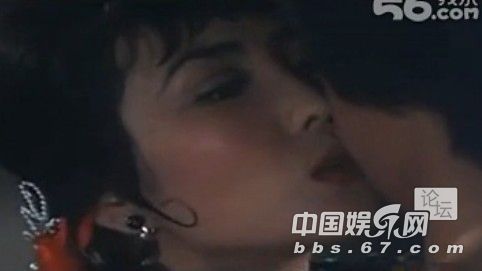 口味有點(diǎn)重！成龍大哥早年三級(jí)片曝光 與艷星翻云覆雨