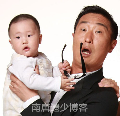 網曝44歲林永健3歲兒子近照 “小眼睛”像足了爸爸！