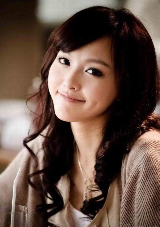 四小花旦背景曝光 唐嫣助理曬戀愛證據(jù)罵邱澤裝孫子！