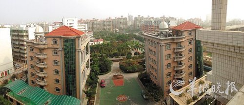 佛山人大官員被曝住四畝豪宅 當(dāng)事人稱(chēng)是陰謀