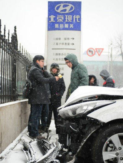 現(xiàn)代車頭撞爛氣囊未開 廠商回應(yīng)稱沒撞對(duì)位置