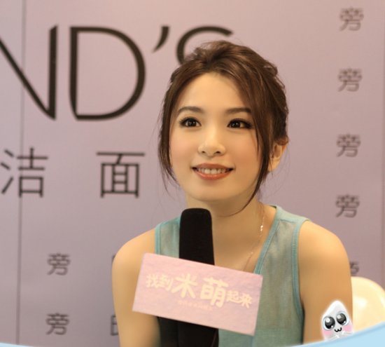 明星掀起劉海現(xiàn)真顏美丑