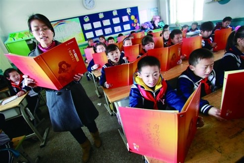 濟南新苑小學從1997年開始，讓學生堅持續(xù)寫雷鋒日記至今已經(jīng)有十六年 記者鄭濤攝