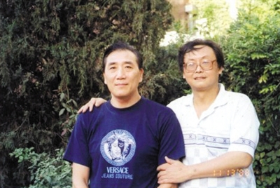 上個世紀九十年代末，黃頻捷（左）和姚世仁在北京的合影。