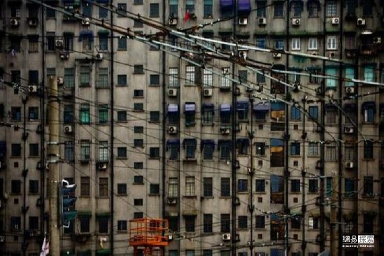 住在中國:房?jī)r(jià)比天高 蝸居如蟻穴