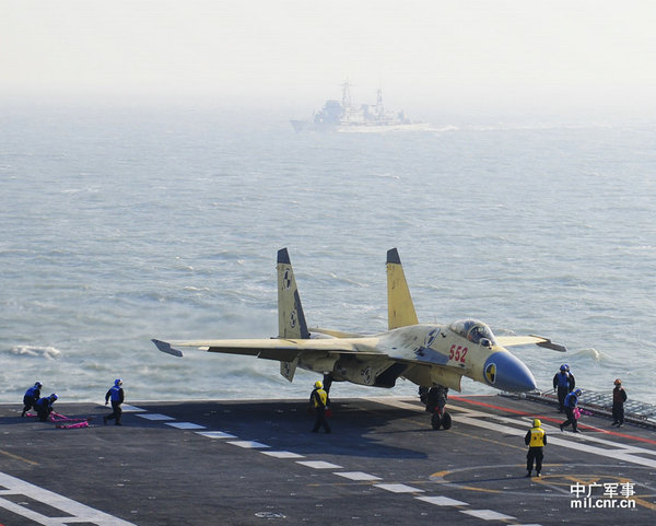 資料圖：遼寧艦上的國產(chǎn)殲-15戰(zhàn)機。