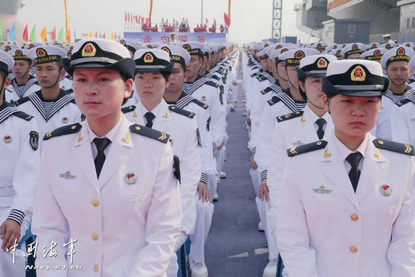 資料圖：中國遼寧艦上的女兵。