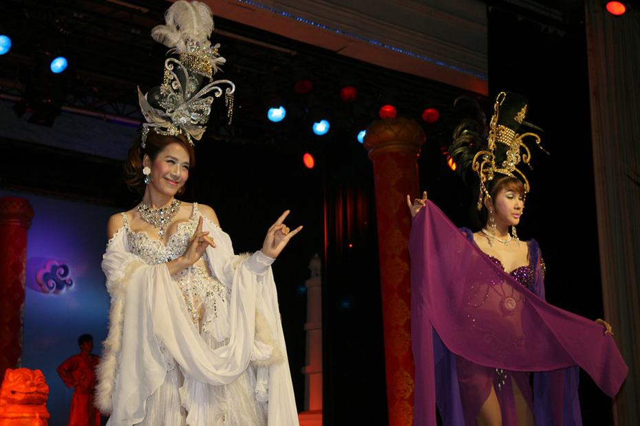 泰國曼谷人妖表演秀驚艷四座 豪乳美腿秒殺國內(nèi)超模
