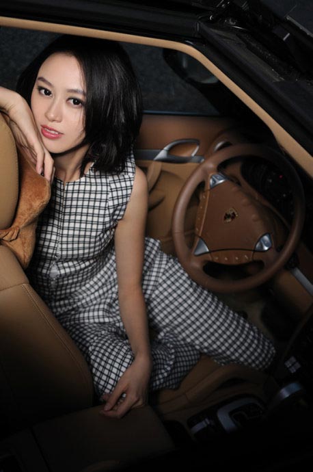 北大最美女老師 身材高挑成時(shí)尚圈新寵