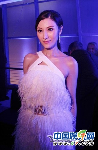 王菲那英鞏俐 天后級女星穿衣減齡大法