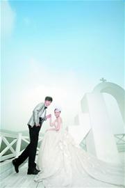 青島海誓山盟聲名遠(yuǎn)播 10萬(wàn)外地人來(lái)拍婚紗照