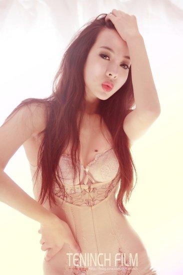 北體大?；?0后童苡萱艷照流出 蜂腰美背秒殺柳巖張馨予