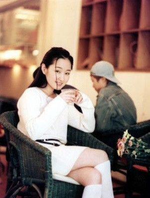 42歲楊鈺瑩復(fù)出撈金秀美腿 10年前紅樓絕版艷照曝光