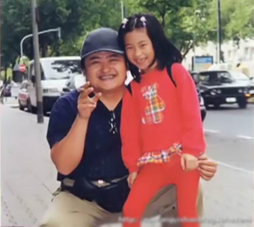 劉歡妻女罕見(jiàn)私房照 21歲女兒劉熠思金發(fā)潮人范