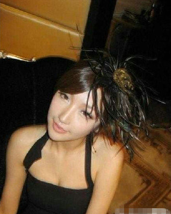 貴族學(xué)校奢侈生活：學(xué)生猖狂法拉利常見