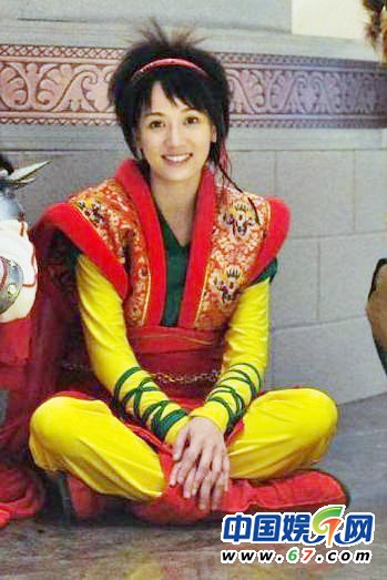 圖揭“窮酸”劇組雷人古裝造型 蔣勤勤戴雞毛陳喬恩PK日本動(dòng)漫
