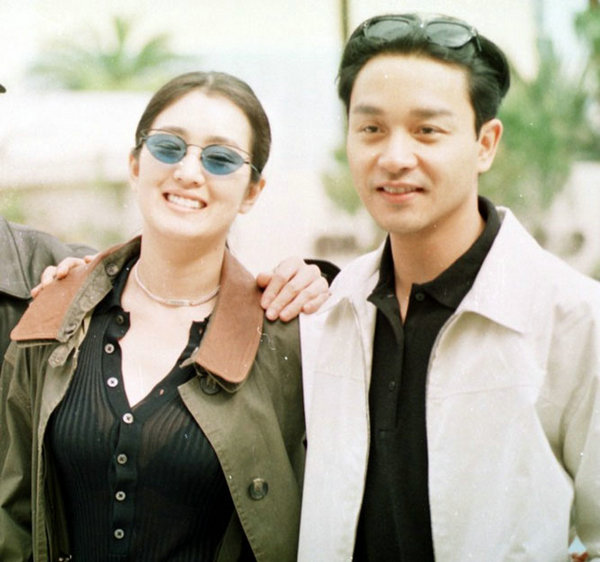 臺(tái)媒曝光張國(guó)榮罕見(jiàn)舊照