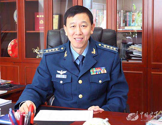 資料圖：網(wǎng)友拍攝的軍牌豪車。