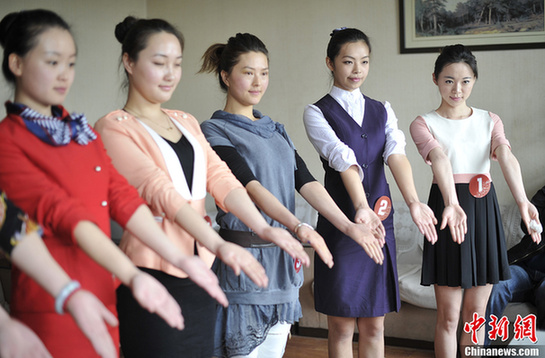 大學(xué)生爭相應(yīng)聘空乘