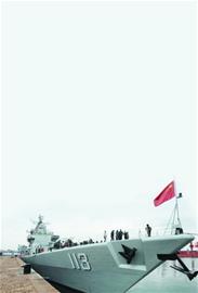 青島艦昨向市民開放 火炮導(dǎo)彈雷達(dá)超震撼 青島艦昨向市民開放 火炮導(dǎo)彈雷達(dá)超震撼