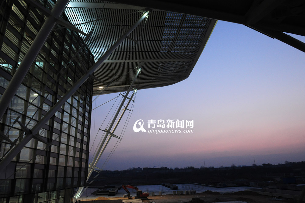 青島火車北站啟用 首列火車今?？? border=