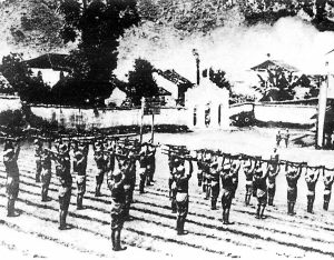1943年10月，中國遠(yuǎn)征軍第二次入緬作戰(zhàn)。圖為在云南新凱附近加緊訓(xùn)練的遠(yuǎn)征軍。