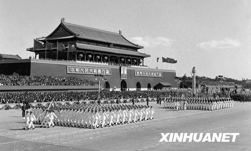 1958年國(guó)慶閱兵 民兵方隊(duì)規(guī)?？涨?組圖)