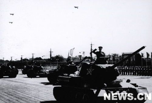 1958年國(guó)慶閱兵 民兵方隊(duì)規(guī)?？涨?組圖)