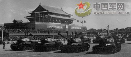 1958年國(guó)慶閱兵 民兵方隊(duì)規(guī)?？涨?組圖)