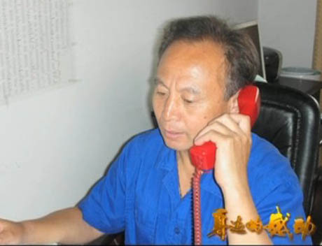  工作中的楊奎烈。